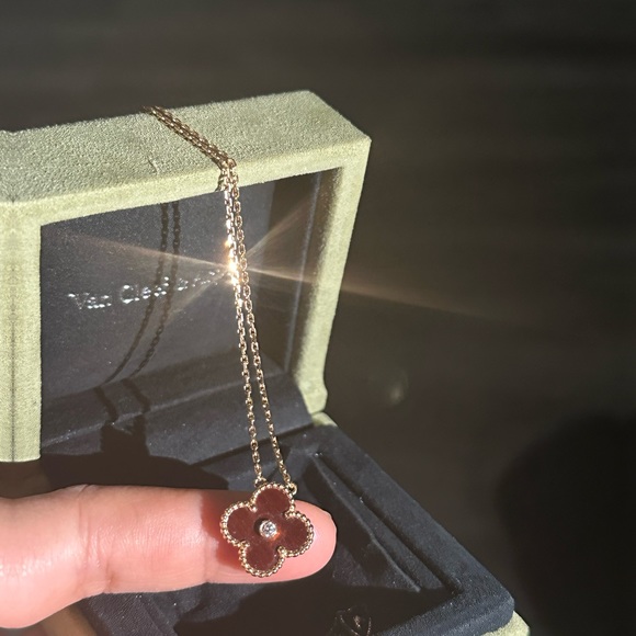 Van Cleef & Arpels Vintage Alhambra Pendant Necklace 18K Rose Gold and TigerEye - Picture 4 of 6